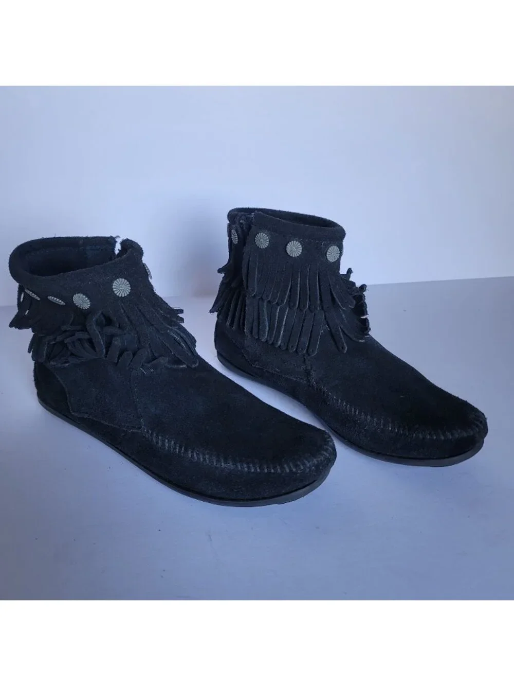 Minnetonka Suede Fringe Ankle Boots Brown Moccasin Western Boho Studs. Size 9.5